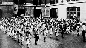 Schoolchildren in 1915 reciting the Pledge of Allegiance, accompanied by Bellamy’s military salute, the same salute that would be adopted in the 1930s in Germany and Italy by Nazis and Fascists.