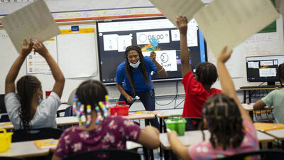 Jamie Johnson teaches students in a STEM summer school program at Wadsworth Elementary School in Chicago's Woodlawn neighborhood on July 8, 2022. A Chicago Public Schools spokesperson said recently that the district's "recruitment and retention efforts are ongoing and have grown in the past several years." (E. Jason Wambsgans / Chicago Tribune)