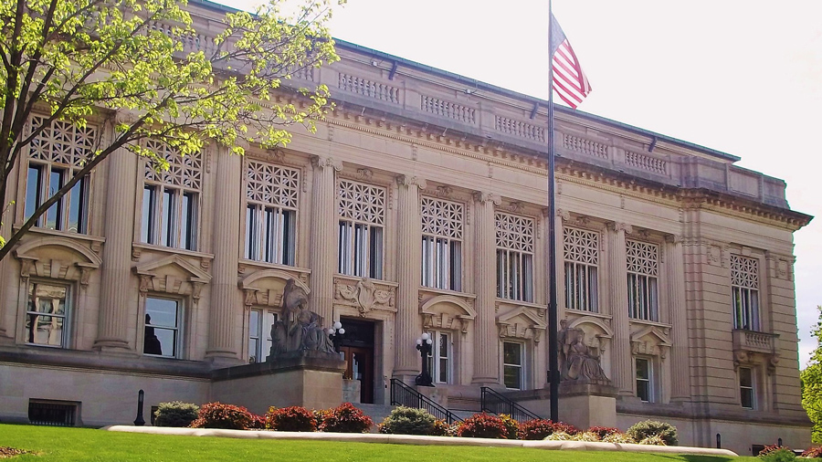 Illinois Supreme Court building in Springfield. Photo via Wikimedia
