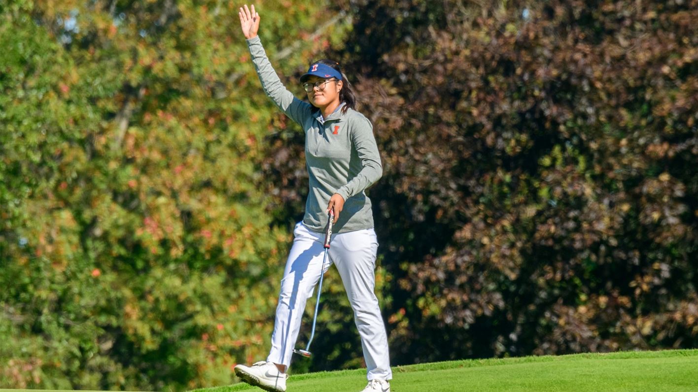 Wang waves to crowd after a putt
