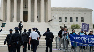 U.S. Supreme Court Police officers set up barricades on the sidewalk on May 03, 2022 in Washington, D.C. Photographer: Anna Moneymaker/Getty Images