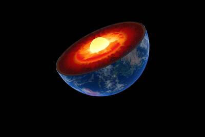 graphic shows cutaway image of earth and its thin outer layer, the mantle. Image by Johan Swanepoel/Shutterstock.