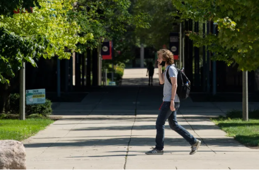 A person wearing a mask walks around the campus of University of Illinois at Chicago Friday afternoon, Aug. 14, 2020. | Pat Nabong/Sun-Times Pat Nabong/Sun-Times, Pat Nabong/Sun-Times