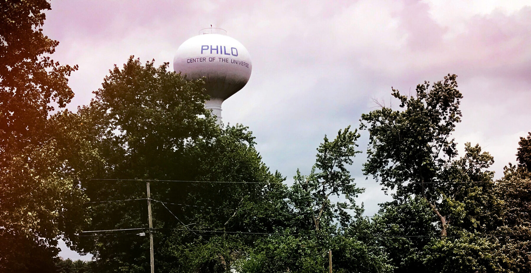 Water tower at Philo, Illinois, declares it 'the center of the universe'