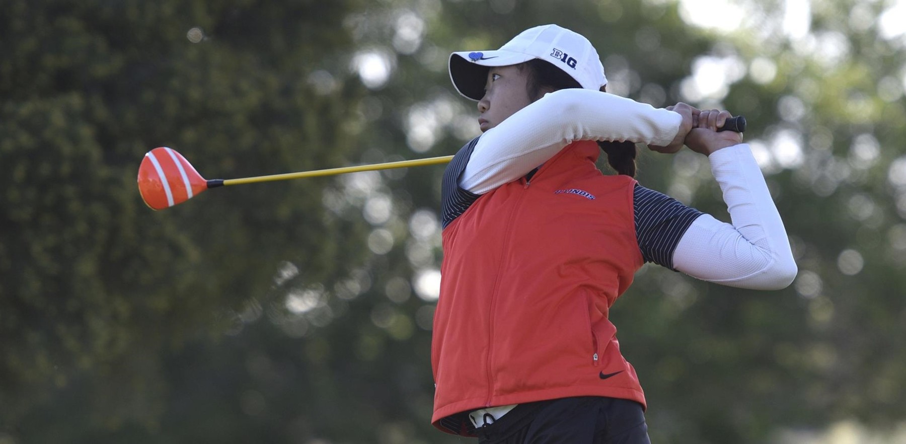 Illini junior Grace Park watches her ball after teeing off
