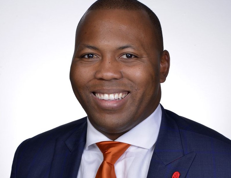 Rep. Kam Buckner, who played football at the University of Illinois, is sponsoring a bill to allow student athletes to get agents and endorsement deals.