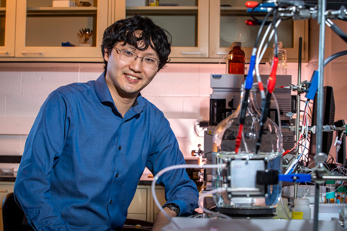 llinois chemical and biomolecular engineering professor Xiao Su..  Photo by Fred Zwicky