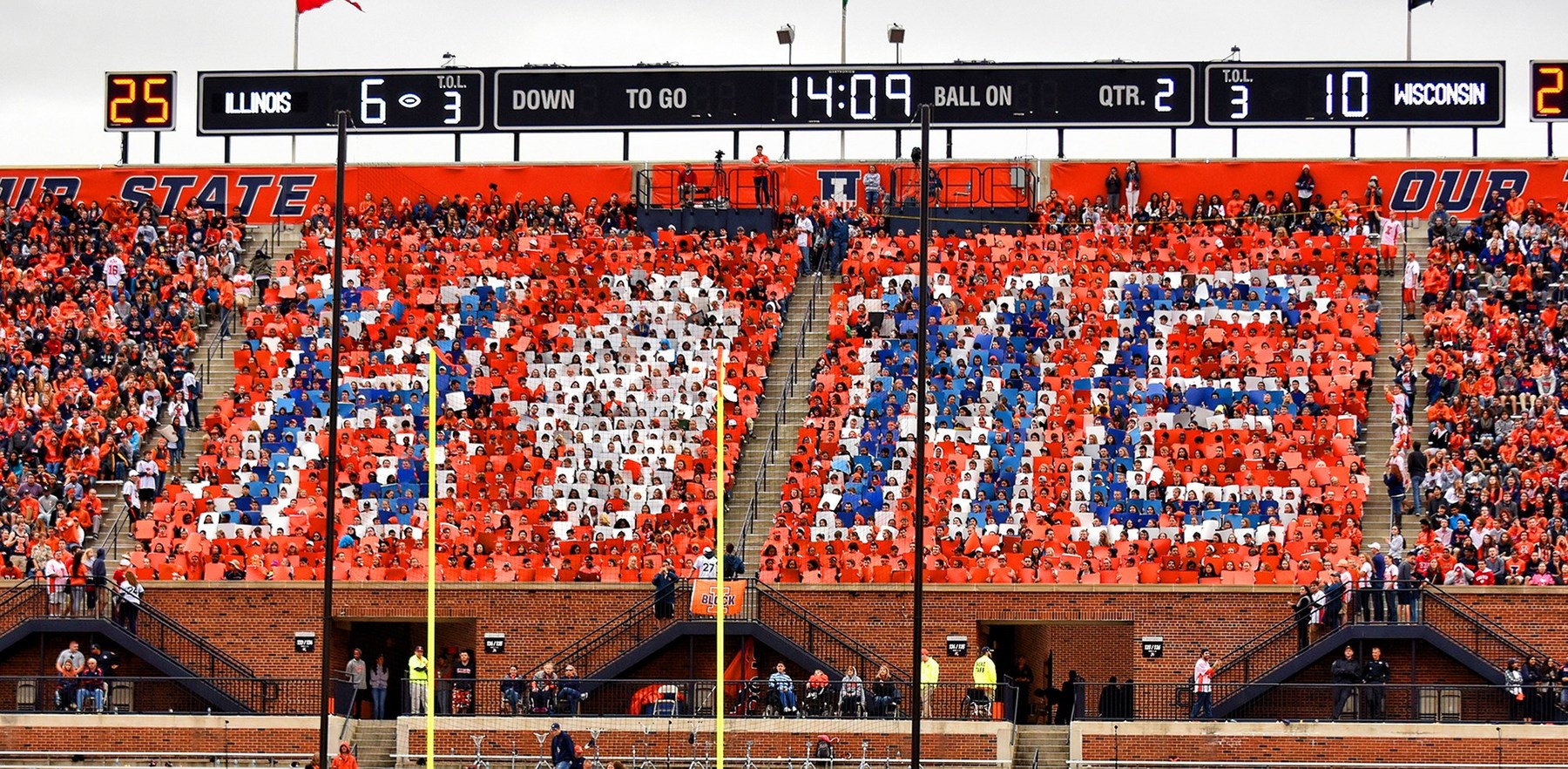 Illini fans use placards to spell 'home'