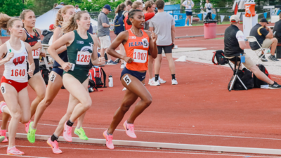 Olivia Howell leads a pack of runners at the  NCAA Outdoor Championships