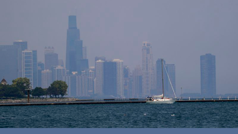 Chicago seen from the South Shore neighborhood on a muggy, hot and humid afternoon July 9, 2020. (Jose M. Osorio/Chicago Tribune)