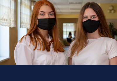 teens wearing masks. Image by Dmitriy Gutarev via Pixabay