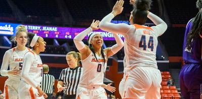 Illini players high five on the court