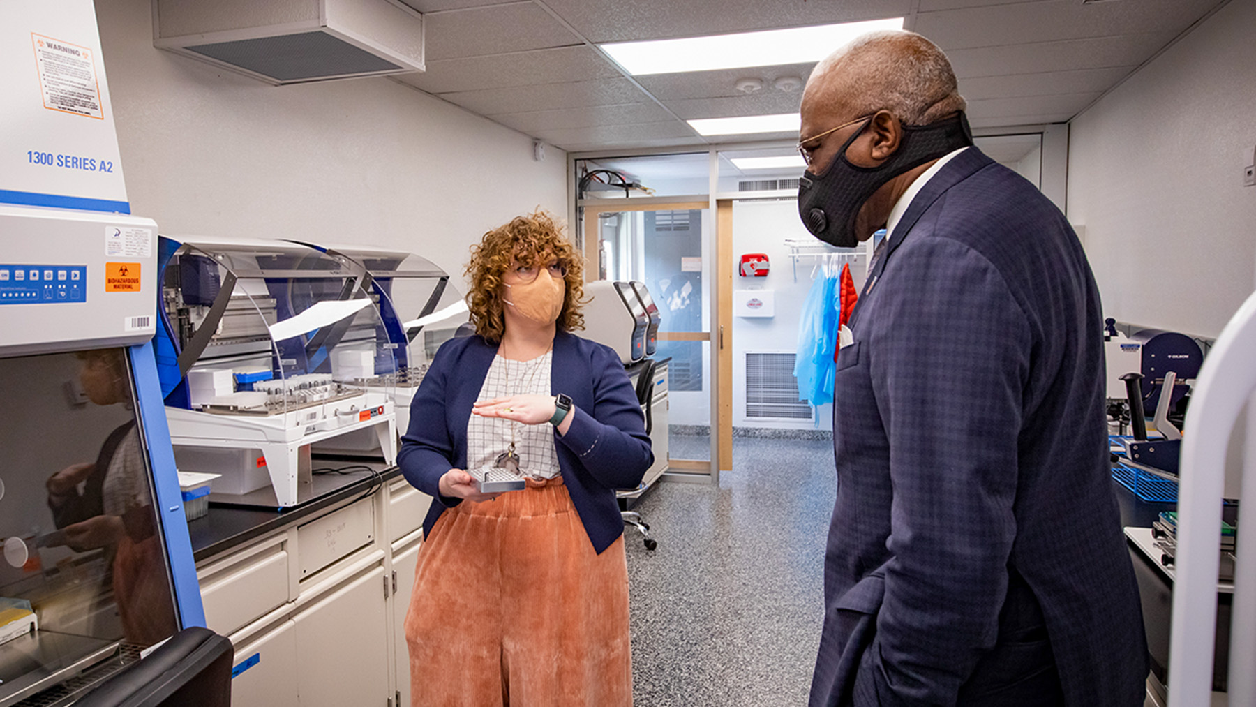 Professor Abigail Wooldridge gives Chancellor Robert Jones a tour of the facility. Photo by Fred Zwicky