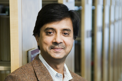 Photo of Madhu Viswanathan, the Diane and Steven N. Miller Professor in Business at the University of Illinois