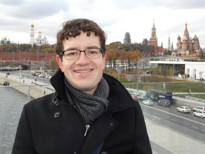 Matthew Klopfenstein at the newly-opened Zariad’e Park, with the Kremlin in the background
