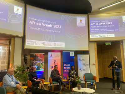 UIUC Chancellor Dr. Robert Jones, moderates a session during Africa Week, the University of Pretoria’s biennial science leadership event.