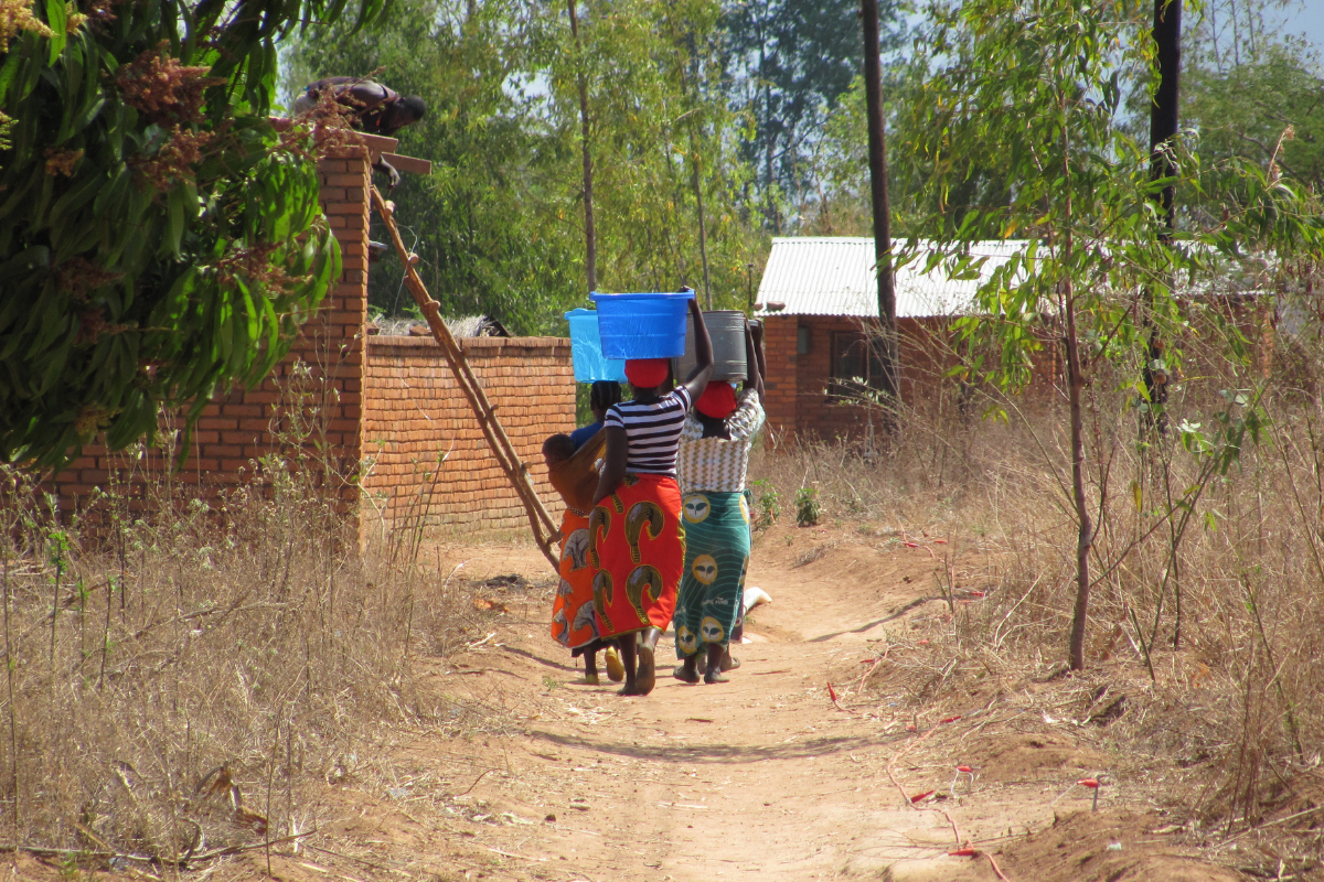 Women in Kimu village carrying water