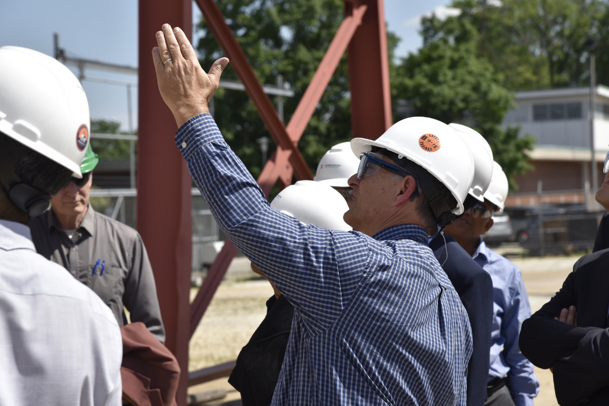 Kevin OBrien gestures as he describes ISTC carbon capture projects for visitors from DOE and Doosan