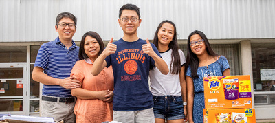 Illinois family at move-in day